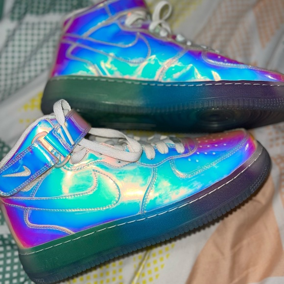 nike air force 1 mid iridescent stores